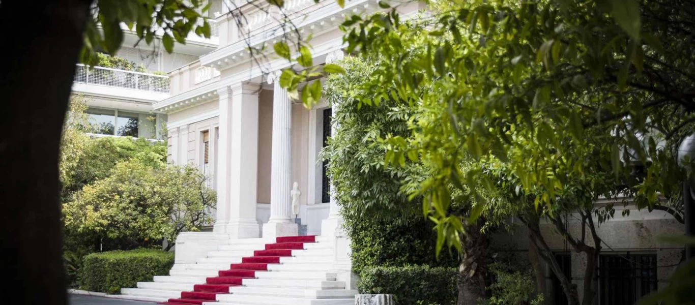 Ξεκίνησε η έκτακτη σύσκεψη στο Μαξίμου - Περισσότεροι κατά 50% οι αλλοδαποί φέτος